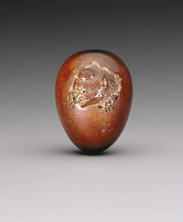Netsuke que representa un cuervo emergiendo de su huevo, c.1800-20